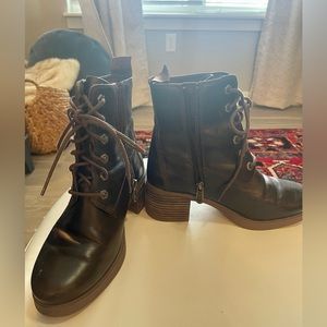 Timberland Brown lace up boots with side zipper size 7
